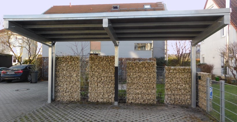 Carport auf drei Seiten freitragend